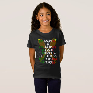 Nonna kommt mit ihrem Holzlöffel zurück T-Shirt