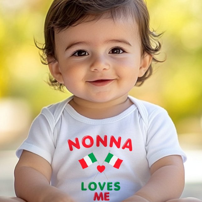 Nonna liebt mich baby strampler (Nonna Loves Me Italian Flags Baby Onesie in White)