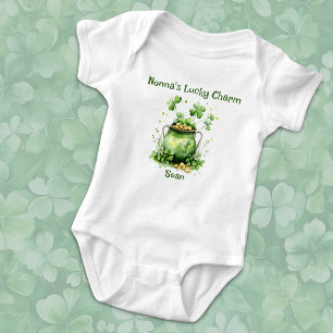 Nonnas glücklicher Arm Kleeblatt Pot of Gold Baby Strampler