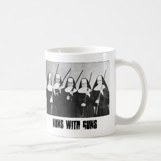 Nonnen mit der Gewehr-Kaffee-Tasse Kaffeetasse