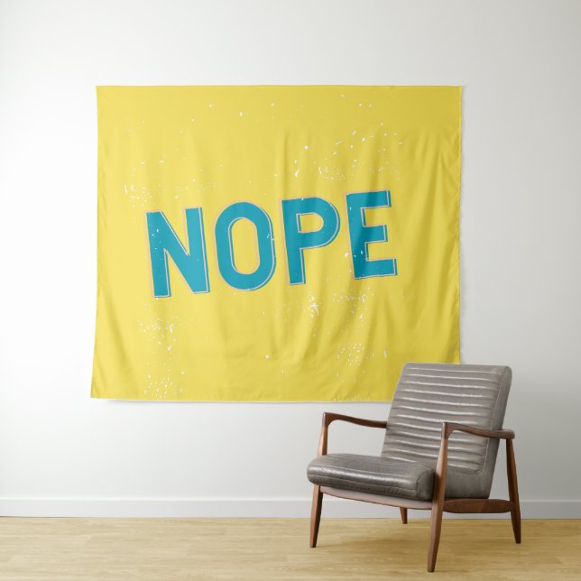 NOPE - Beunruhigte Typografie in blau und gelb Wandteppich (Beispiel (Horizontal))