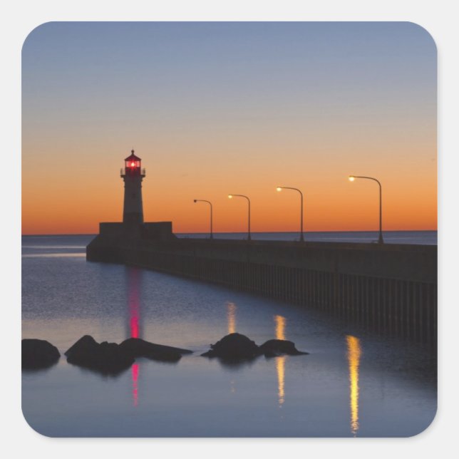 Nord Pier Lighthouse in Duluth, Minnesota Quadratischer Aufkleber (Vorderseite)