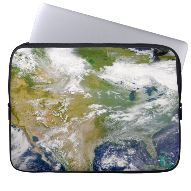 Nordamerika mit Rauch an Orten sichtbar. Laptopschutzhülle (Vorderseite)