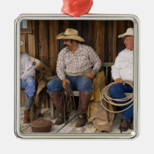 Nordamerika, USA. Cowboys entspannen sich und Silbernes Ornament