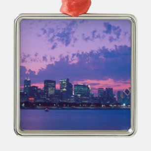 Nordamerika, USA, IL. Chicago Skyline bei Dämmerun Silbernes Ornament