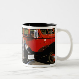 Nordamerika, USA, Montana. Klassischer Ford von 19 Zweifarbige Tasse