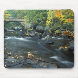 Nordamerika, USA, NH, Die Brücke bei Packers Mousepad