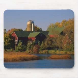 Nordamerika, USA, Wisconsin. Rote Scheune in Mousepad