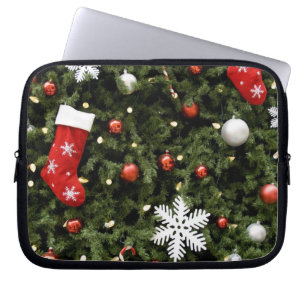 Nordamerika. Weihnachtsdekorationen auf Baum. 2 Laptopschutzhülle