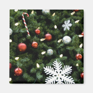 Nordamerika. Weihnachtsdekorationen auf Baum. 4 Magnet