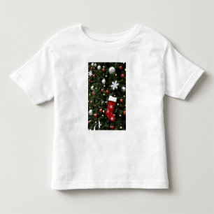 Nordamerika. Weihnachtsdekorationen auf Baum. 5 Kleinkind T-shirt