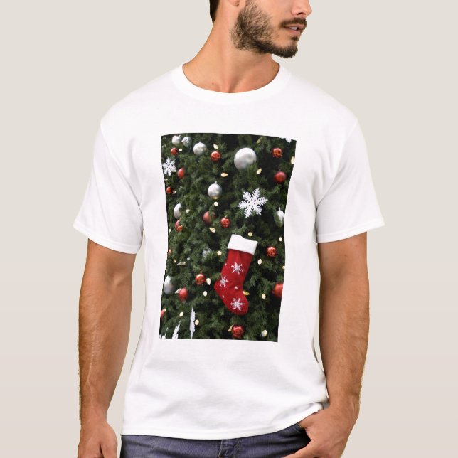 Nordamerika. Weihnachtsdekorationen auf Baum. 5 T-Shirt (Vorderseite)