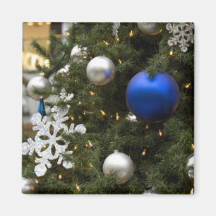 Nordamerika. Weihnachtsdekorationen auf Baum Magnet