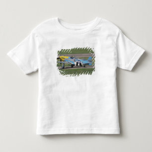 Nordamerikanische P-51 D Dazzling Donna auf der Kleinkind T-shirt