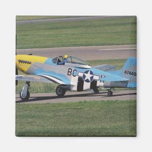 Nordamerikanischer P-51 D Dazzling Donna auf der Magnet