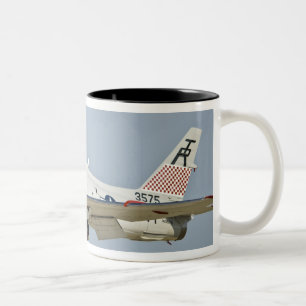 Nordamerikanisches Marine-Düsenjägerfliegen der Zweifarbige Tasse