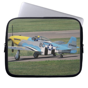 Nordamerikanisches P-51 D, das Donna auf blendet Laptopschutzhülle