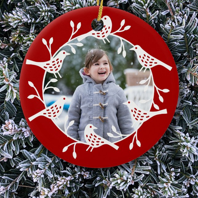 Nordic Bird Foto Keramik Ornament (Scandinavian bird wreath red and white photo Christmas ornament)