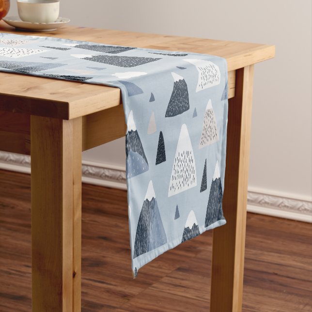 Nordic Mountain Peaks Table Runner Kurzer Tischläufer (Beispiel)