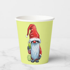 Nordic Nisse Gnome Gonk hält ein Glas Limon Pappbecher