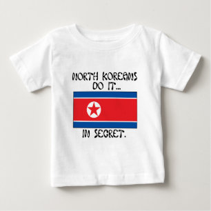 Nordkoreaner machen es... im Geheimen. Baby T-shirt