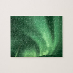 Nordlichter, Aurora borealis, über den Vorhügeln