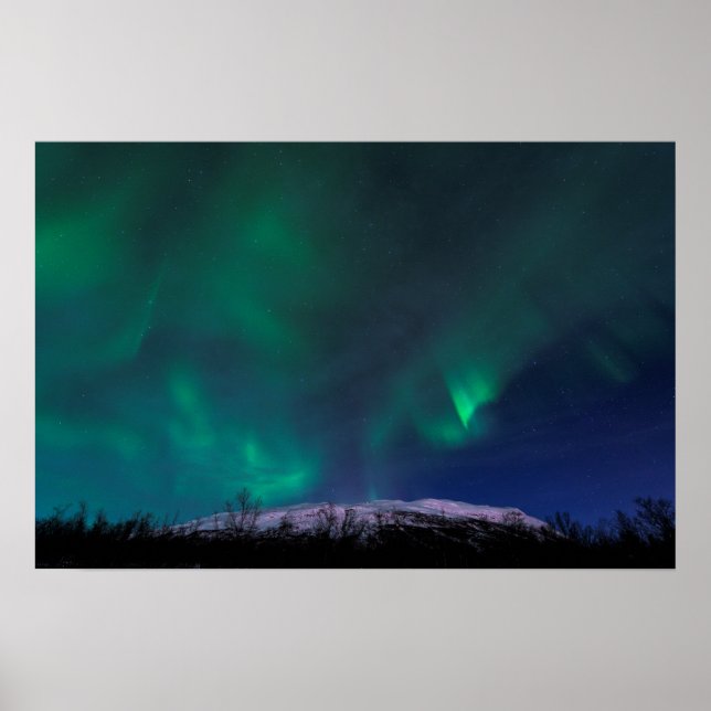 Nordlichter über dem Berg Noulja Poster (Vorne)