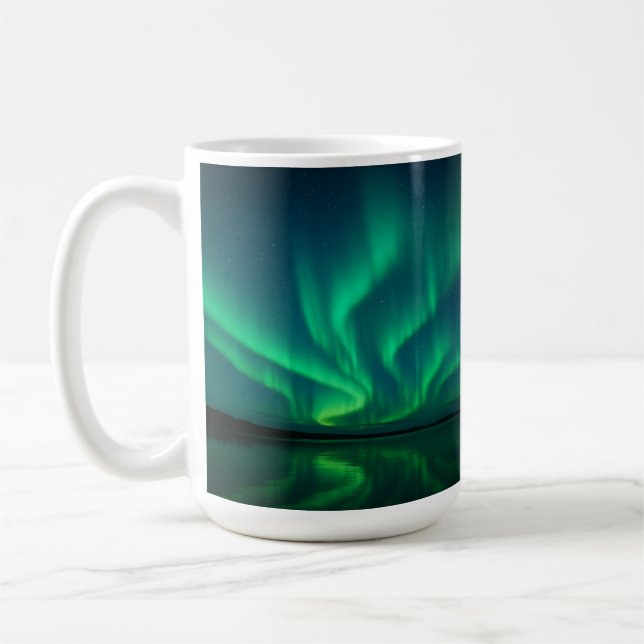 Nordlichter über stille Gewässer Kaffeetasse (Links)