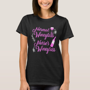 Normaler Weinglas Pfleger Weinglas Humor T-Shirt
