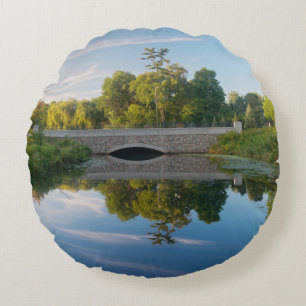 Normandale Lake Park and Bridge Rund Pillow Rundes Kissen