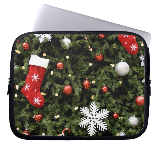 North America. Weihnachtsdekorationen auf Baum. 2 Laptopschutzhülle (Vorderseite)