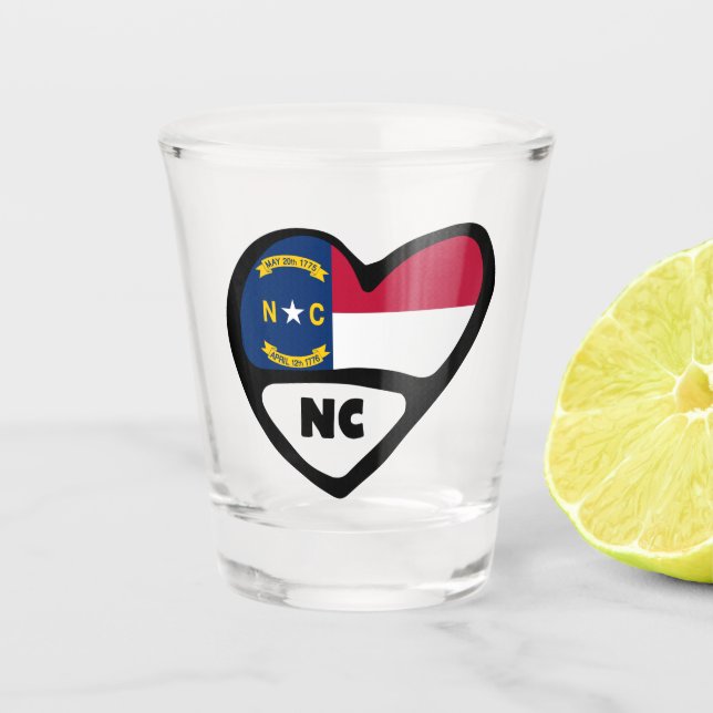 North Carolina, NC Staatsflagge im Herzen Schnapsglas (Vorderseite)