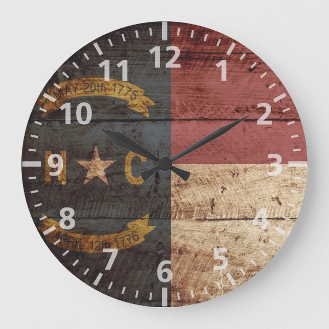 North Carolina State Flag on Old Wood Grain Große Wanduhr (Vorderseite)