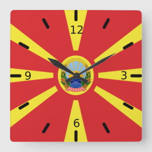 North Macedonia flag-coat of arms Quadratische Wanduhr