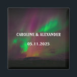 Northern Lights Aurora Borealis Night Sky Wedding Magnet<br><div class="desc">Nordlichter,  Magnet für Hochzeiten von Aurora Borealis. Nachthimmel,  Sterne,  Bergmagnet. Personalisieren Sie Ihre Namen und das Datum der Hochzeit.</div>