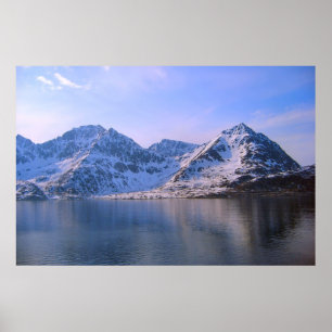 Norwegen, Schnee auf den Bergen Poster