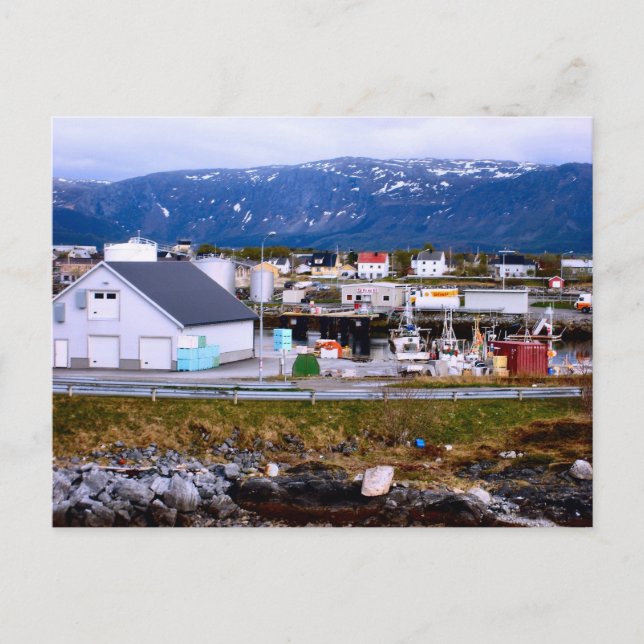 Norwegen, Seehafen und Berge Postkarte (Vorderseite)