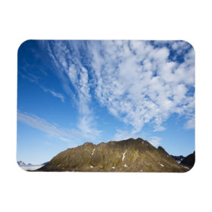Norwegen, Svalbard, Wolken über steilen Klippen Magnet