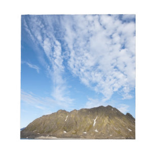 Norwegen, Svalbard, Wolken über steilen Klippen Notizblock