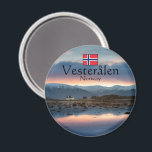Norwegen Vesteralen Souvenir Magnet<br><div class="desc">Landschaftliches Foto eines Landhauses an der Küste von Vesterålen in Nordnorwegen,  Skandinavien. Foto © Sebastian Worm</div>