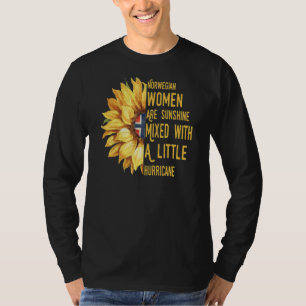 Norwegische Frauen sind mit einem bisschen H T-Shirt