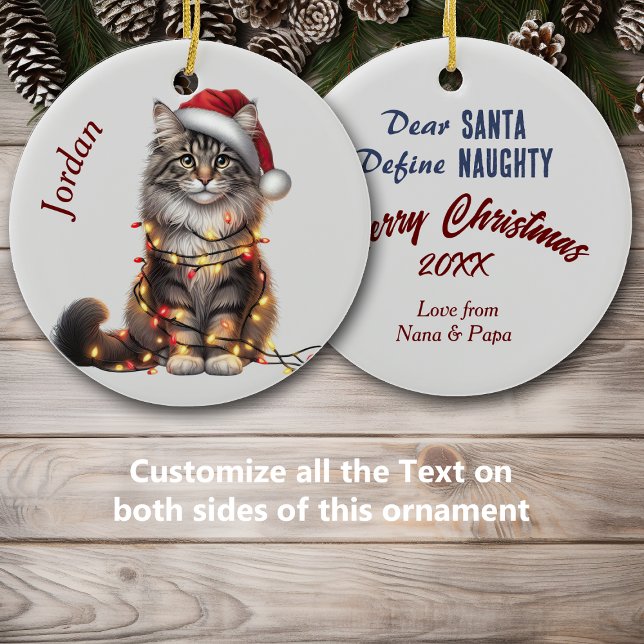 Norwegische Waldkatze in den Lichtern Weihnachten  Keramik Ornament (Von Creator hochgeladen)