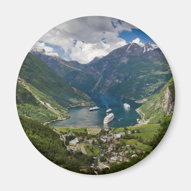 Norwegischer Blick auf Geiranger aus Flydalsjuvet Magnet (Vorne)