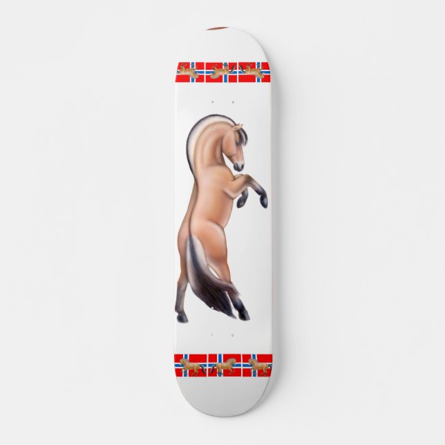 Norwegisches Fjord-Pferd, das Skateboard (Vorne)