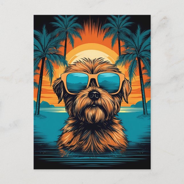Norwich Terrier mit Sonnenbrille am Strand Postkarte (Vorderseite)