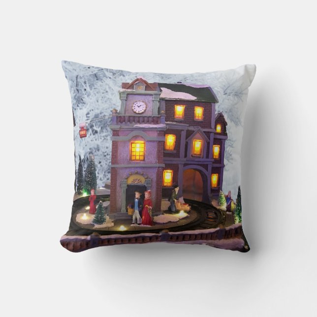 Nostalgic Old Fashioned House against Snow Scene Kissen (Vorderseite)
