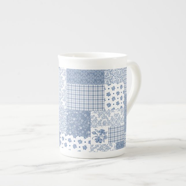 Nostalgischer Indigo-Faux-Patchwork-Bone-China-Bec Prozellantasse (Vorderseite Rechts)