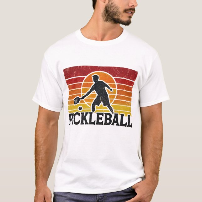 Nostalgisches Pickleball Paddle und Player Graphic T-Shirt (Vorderseite)