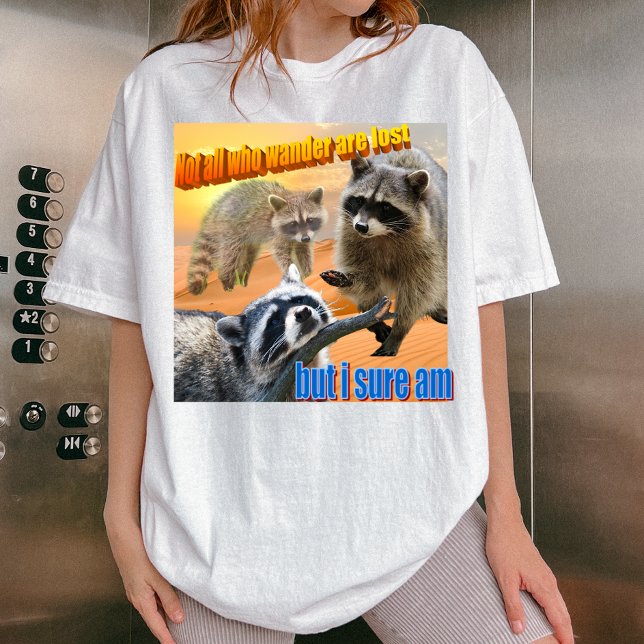 Not all who wander are lost Waschbär Meme  T-Shirt (Von Creator hochgeladen)