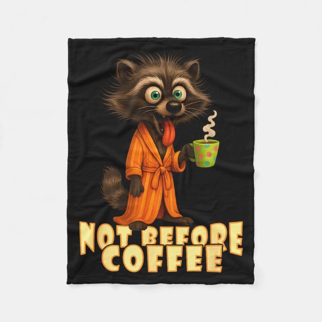 Not Before Coffee-tee – Funny Morning Raccoon And  Fleecedecke (Vorderseite)